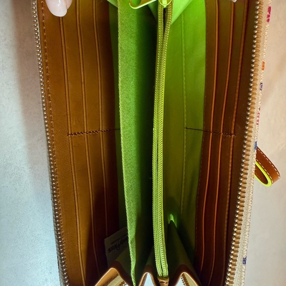 Disney Epcot Flower & Garden Festival 2019 Tote and Wallet Dooney & Bourke - Picture 14 of 15